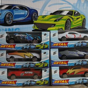 Mali plastični auto u kutiji
